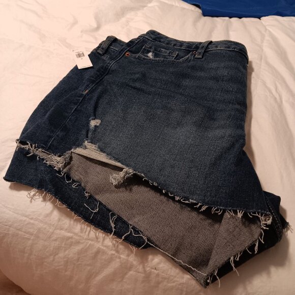 Distressed Denim Shorts w/ American Flag Patch – Size 22 - Picture 7 of 7